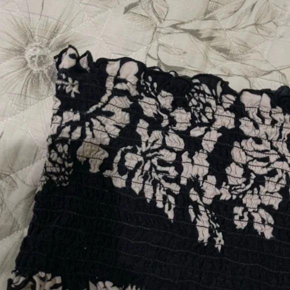 Black and White Women's Top - Picture 3 of 4